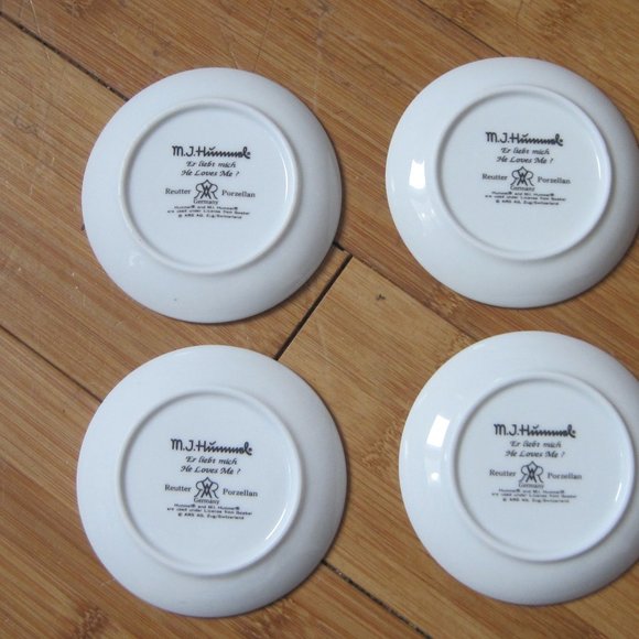 NEW 1993 MJ Hummel 4 Mini Plates Kerchief Girl Wildflowers"He Loves Me" Germany - Picture 2 of 3